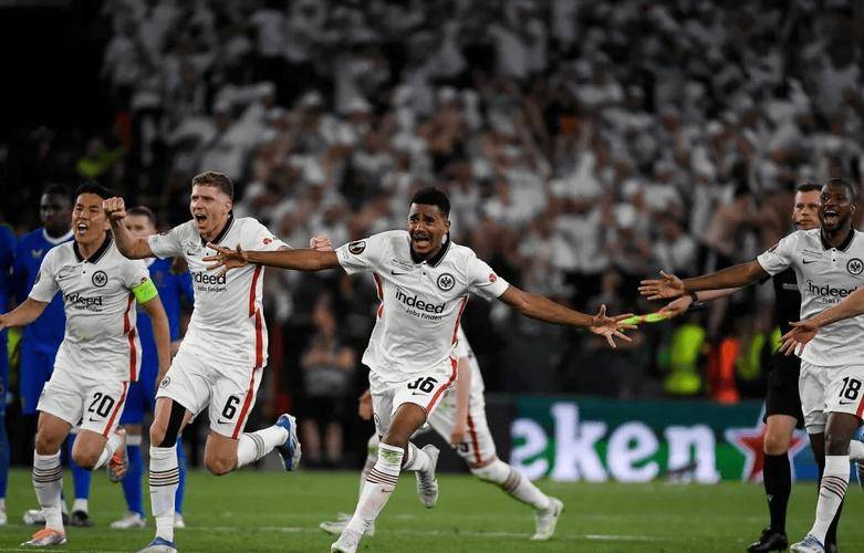 22:30 德甲焦点战:法兰克福冲欧遇阻?海登海姆借主场欲破保级困局